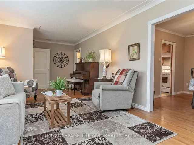 House For Sale in Thames Centre, Ontario