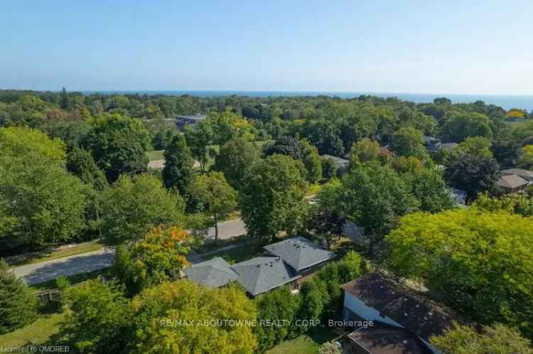 House For Sale in Oakville, Ontario