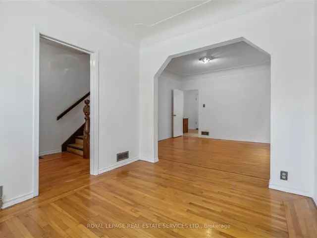 House For Sale in Hamilton, Ontario