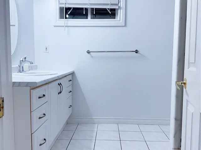 Legal Basement Apartment 1650 sq ft 2 Beds Rental Family