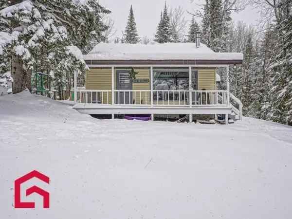 4 Season Chalet with Lake Access Laurentides