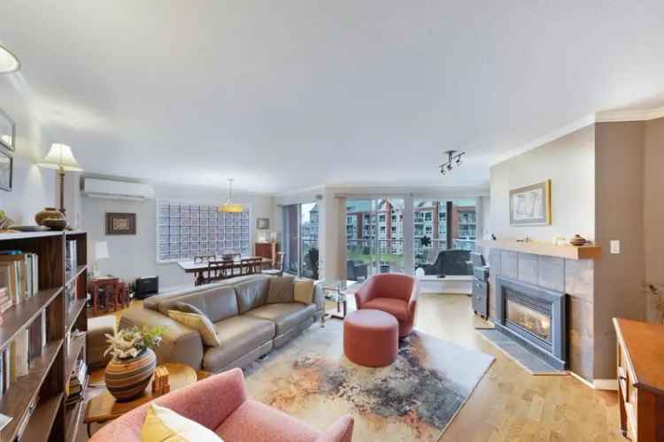 Condo For Sale in New Westminster, British Columbia