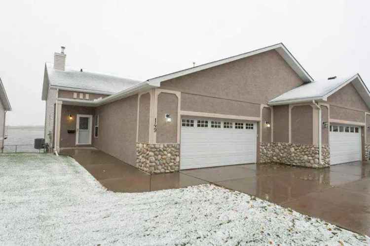 Duplex For Rent in Strathmore, Alberta