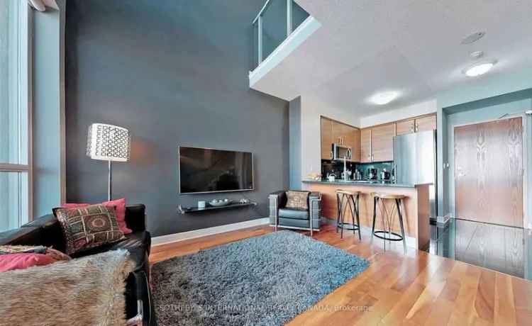 Stunning 2-Storey Loft with Parking Yonge Sheppard