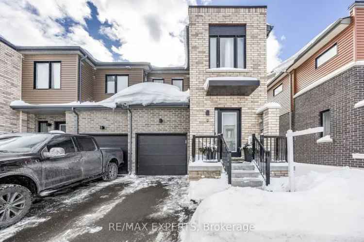 Luxurious End Unit Townhome Near Barrie South Go