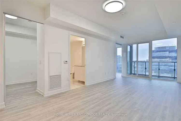 Rent Spacious 1 Bedroom Condo in St Lawrence Market with Great Amenities