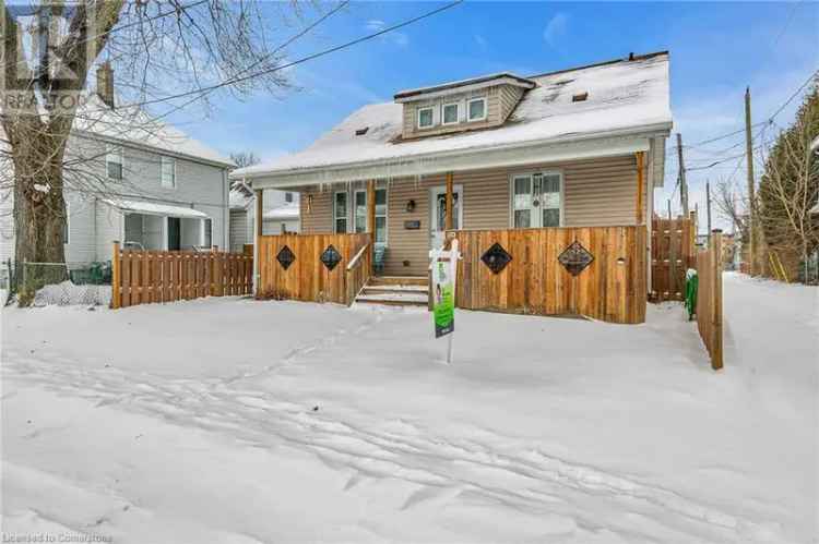 Updated 2-Bedroom Home in Windsor Near Tunnel and Amenities