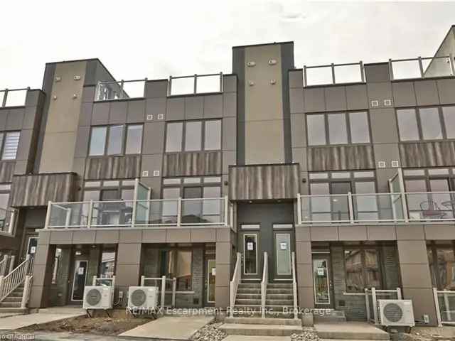 Townhouse For Rent in Hamilton, Ontario