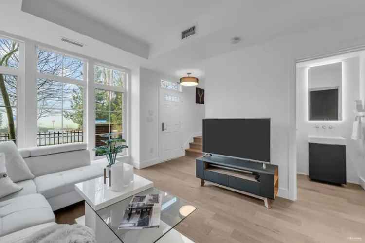 North Shore Family Townhouse Lions Gate Village 4 Beds