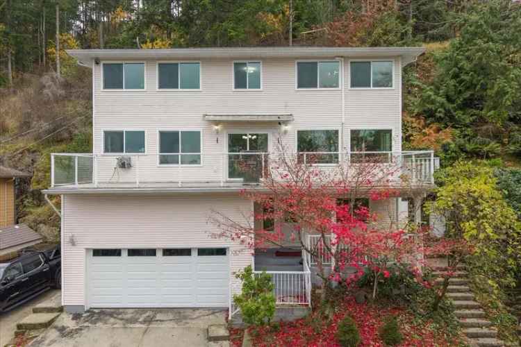 Buy House in Nanaimo with Ocean Views and Spacious Living Areas