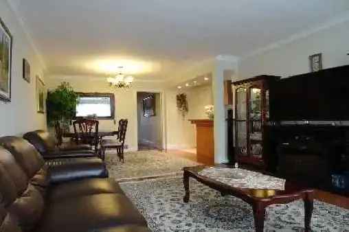 Beautiful 3br house in North York steps from TTC