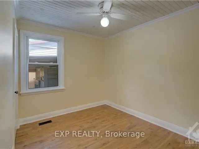 Charming 3-Bedroom Bungalow in Perth - Close to Amenities