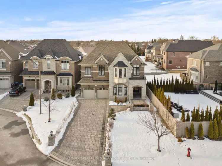 Rent Luxury Home in Credit Valley with Gourmet Kitchen and Home Theatre