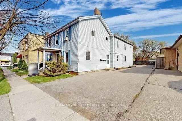 House For Sale in Oshawa, Ontario