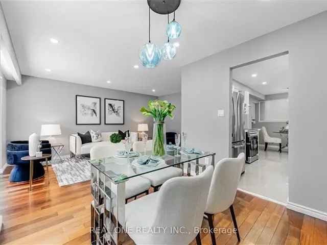 House For Sale in 32, Belinda Square, Toronto, Ontario