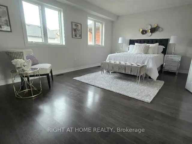 Townhouse For Sale in Oakville, Ontario