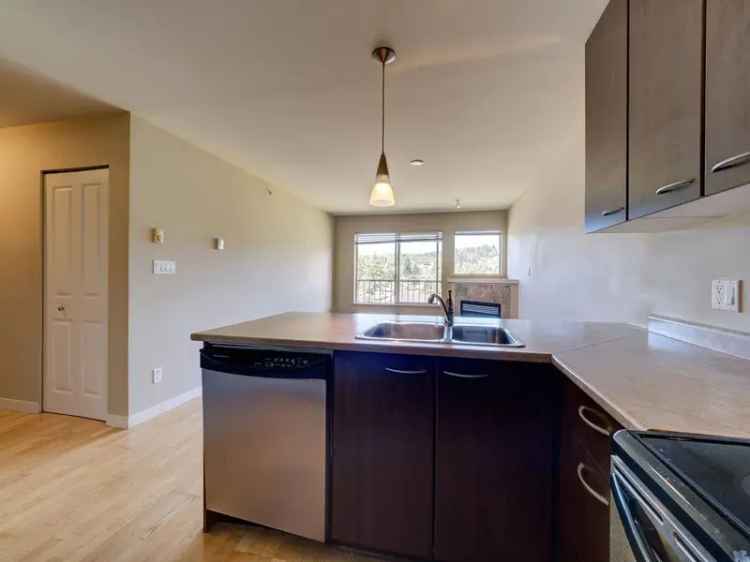 Sechelt Downtown Condo 2 Beds 755sf The Belmar