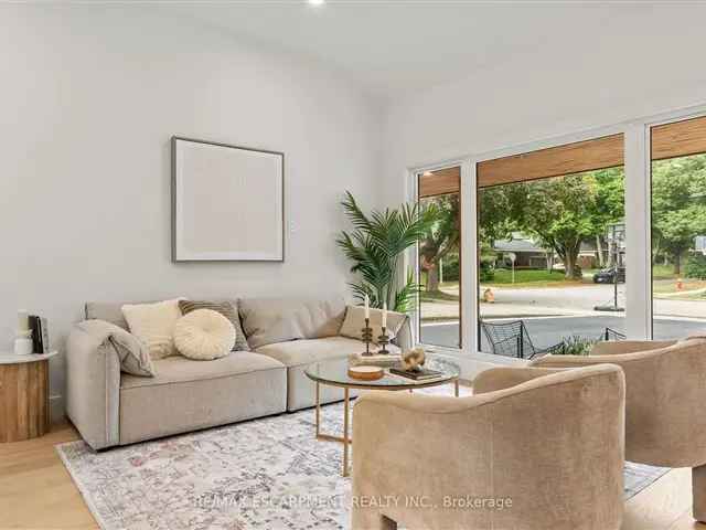 House For Sale in Burlington, Ontario