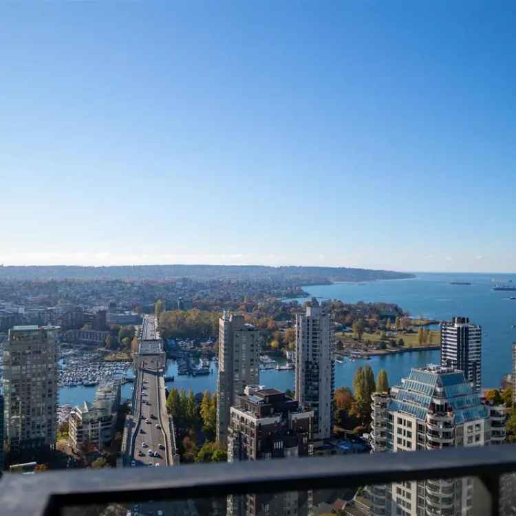 2 Bed + Den Vancouver Condo with Panoramic Views