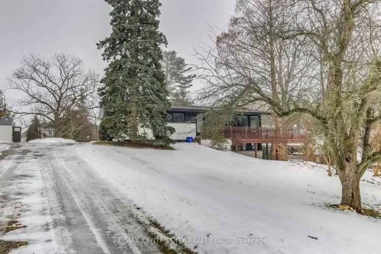 Port Stanley Executive Home Near Downtown and Beach