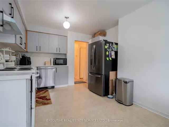 Spacious 3-Bedroom Townhouse Near Brampton GO Station