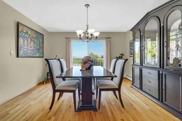 Spacious 6-Bedroom Executive Home with Hot Tub and Legal Suite