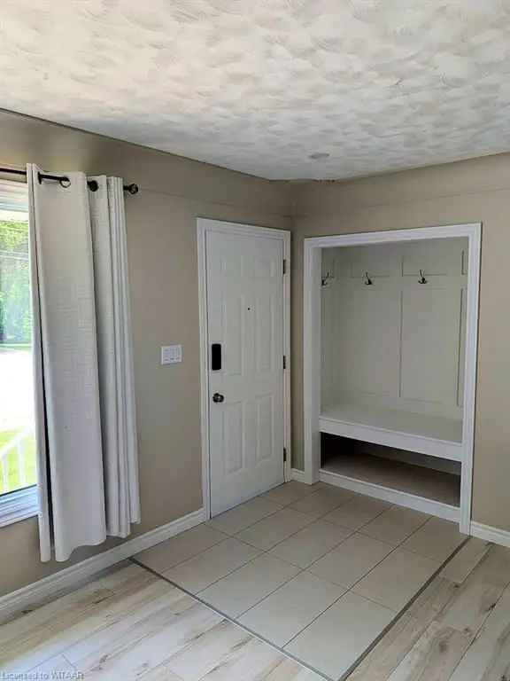 House For Sale in Tillsonburg, Ontario