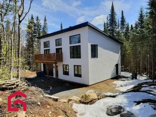 2024 Built 3-Bedroom House with Garage and Lake Access in Saint-Donat