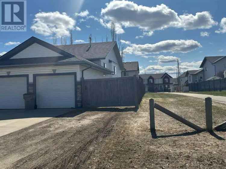 1108 sq ft Bi-level in Pinnacle Ridge RV Parking Family Home