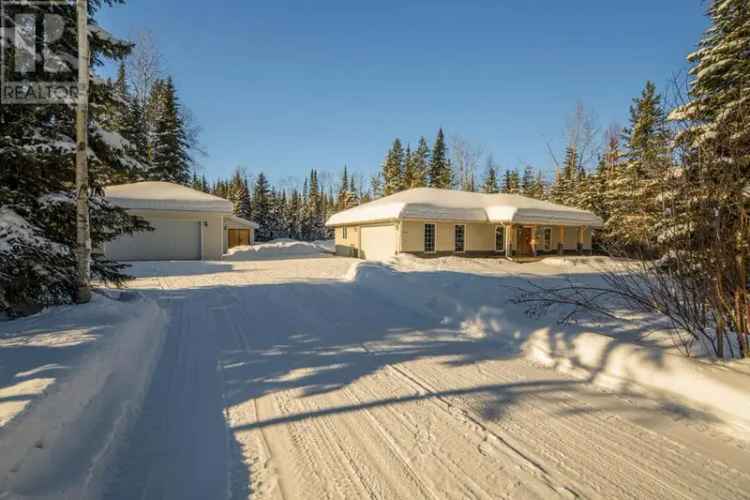 Custom Rancher near Chief Lake - 2 Garages, Studio & Hot Tub