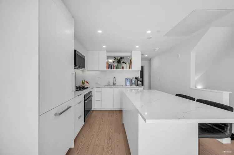 Lower Lonsdale Townhouse Ocean View Morrison On The Park