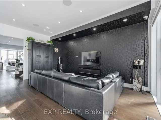 House For Sale in Vaughan, Ontario