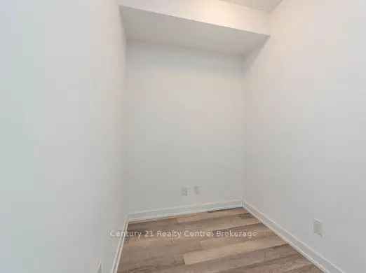 Rent Beautiful Bright Condo in Toronto with Stunning Views and Modern Amenities