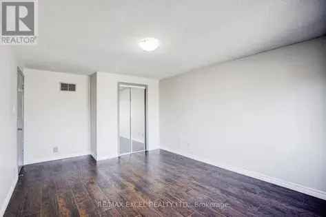 4 rooms apartment of 171 m² in Toronto