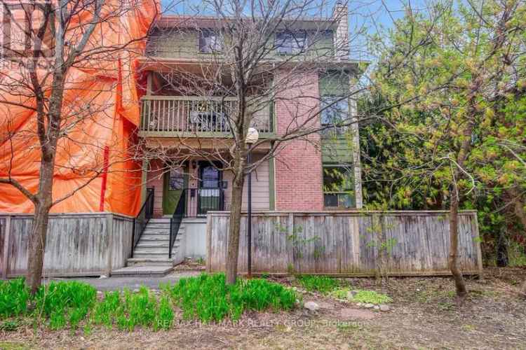 Bright 2 Bed 1.5 Bath Stacked Terrace Home Near Hwy 417