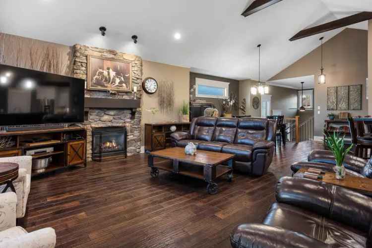 6 Bedroom Home in Abbotsford East Family Friendly Legal Suite
