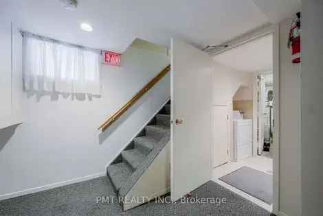 1 room house of 258 m² in Toronto