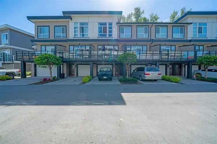 Chilliwack Modern Townhouse 4 Beds 4 Baths 1795 sqft