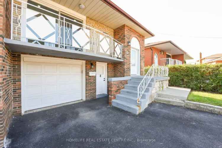 House For Sale in Brampton, Ontario