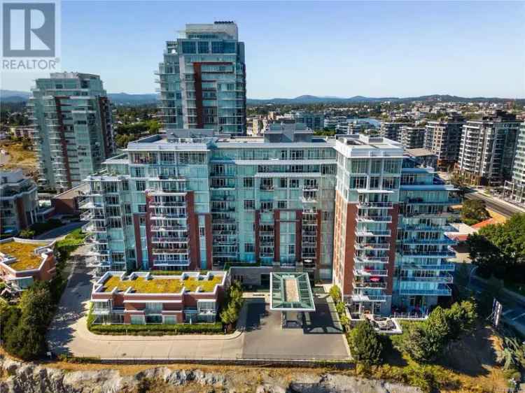 Luxury 3-Bedroom Townhouse in Victoria's Bayview One Complex