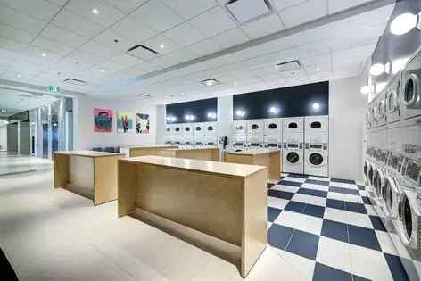 1 Month Free! 54m² Montreal Apartment - Gym Pool High Speed Internet
