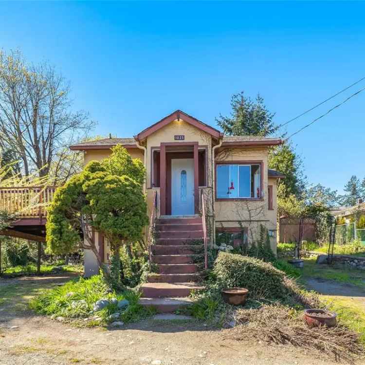 Ocean View Character Home 3 Beds Large Lot R5 Zoning