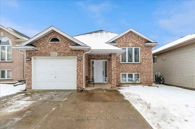 Updated 3+2 Bedroom Raised Bungalow in North Welland