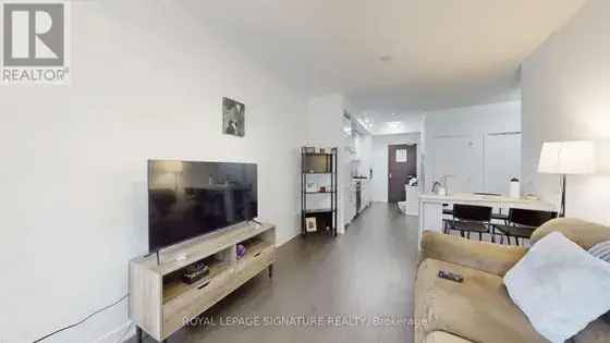 Spacious 1+Den Toronto Apartment 49m² - Modern Amenities