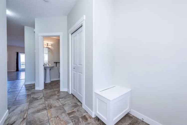 Luxury 3-Bedroom Townhome in Cougar Ridge The Landings
