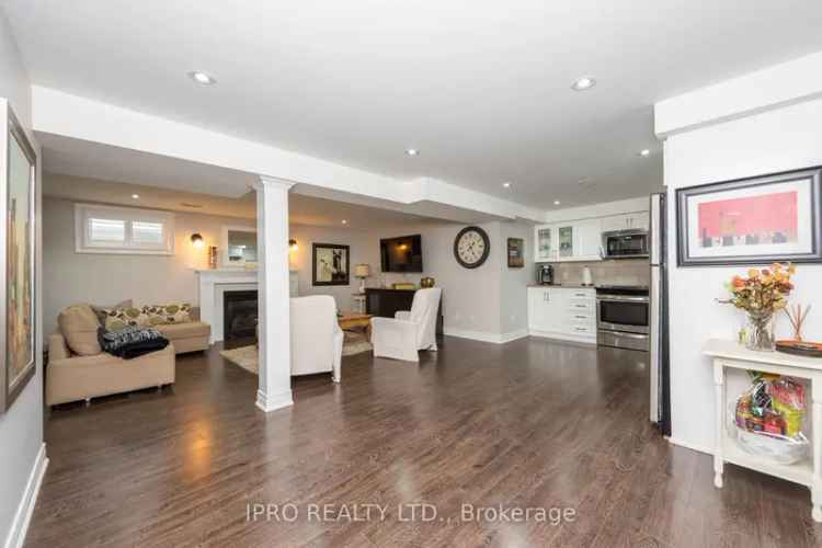 4+2 BR, 5 WR Home in Brampton - 3000+ Sqft