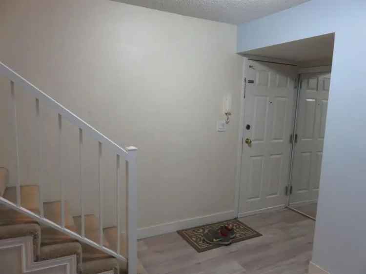 House For Sale in 7165, 133 Street, Surrey, British Columbia