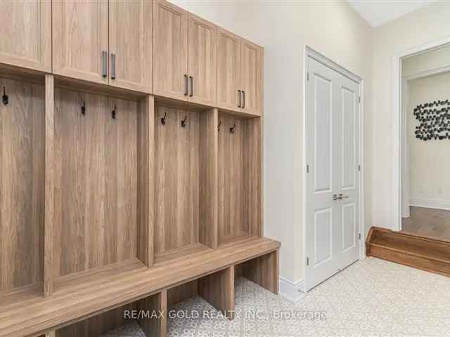 House For Sale in Hamilton, Ontario