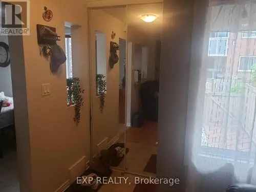 Townhouse For Sale In Ledbury - Heron Gate - Ridgemont - Elmwood, Ottawa, Ontario