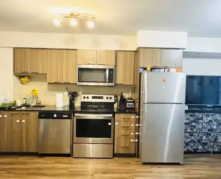 Rent 1 Bedroom Den Condo Near Birchmount Rd and Lawrence Ave